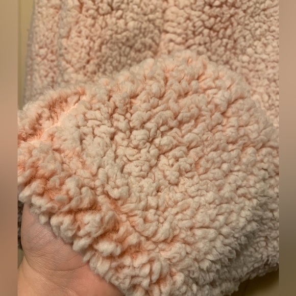 Light Pink Cozy Fluffy Sherpa Vest - just like new! Size L - Picture 6 of 6
